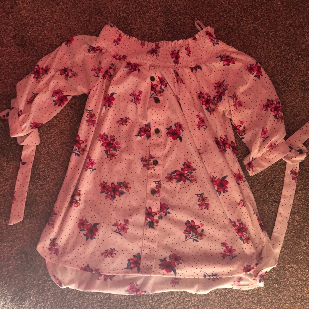 Off the shoulder floral print with dots